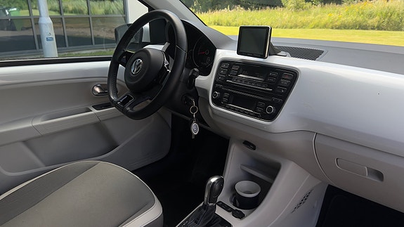 Volkswagen UP! 13 of 17