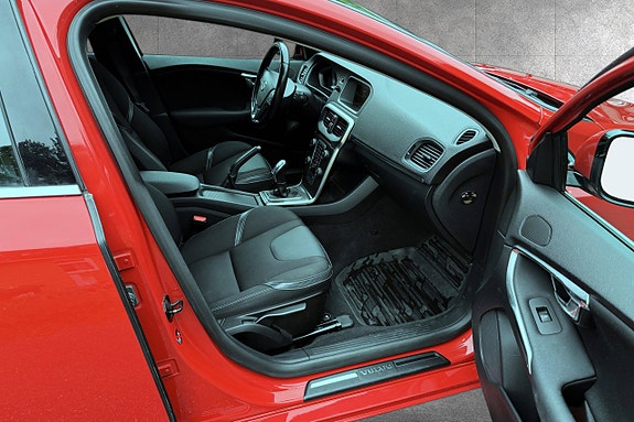 Volvo V40 16 of 20