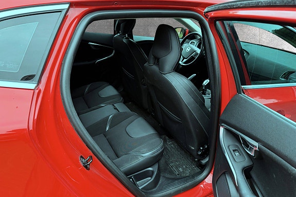 Volvo V40 15 of 20