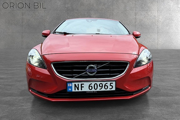 Volvo V40 2 of 20
