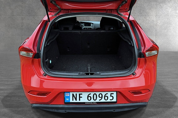 Volvo V40 17 of 20
