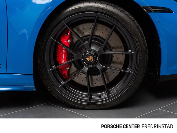 Porsche 911 Targa 4 GTS 24 of 30