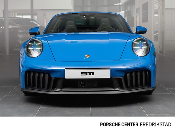Porsche 911 Targa 4 GTS 17 of 30