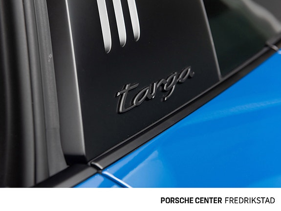Porsche 911 Targa 4 GTS 16 of 30