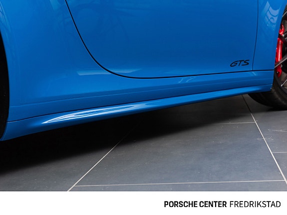 Porsche 911 Targa 4 GTS 27 of 30