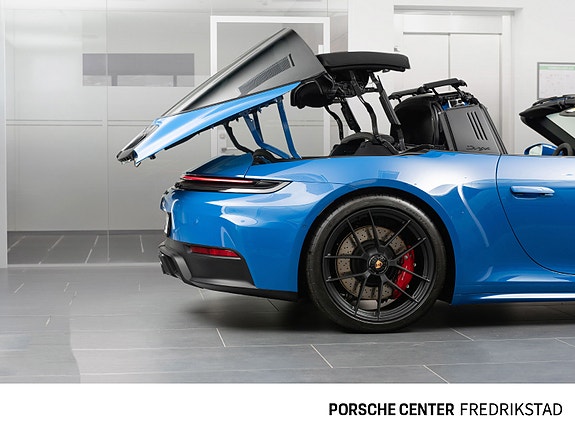 Porsche 911 Targa 4 GTS 4 of 5