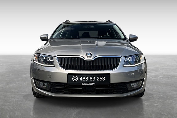Skoda Octavia 2 of 5