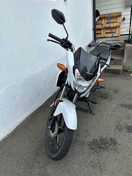 Honda CB 125F 4 of 6