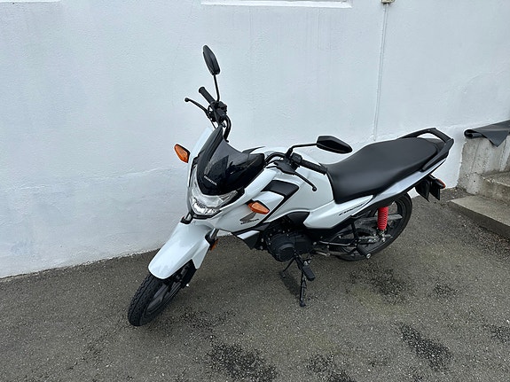 Honda CB 125F 2 of 6