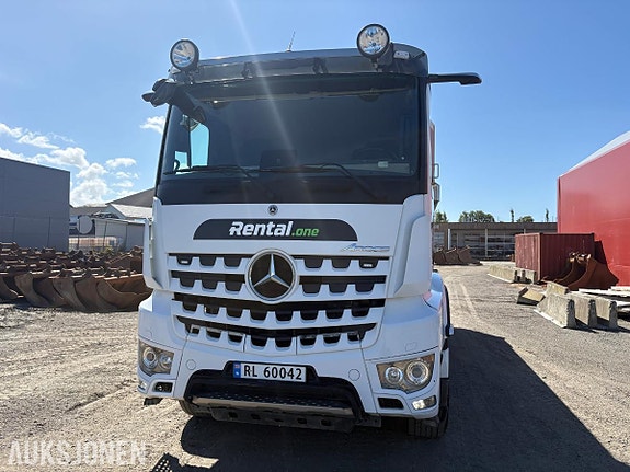 Mercedes-Benz Arocs 2 of 5