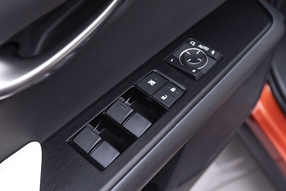 Lexus UX300e 20 of 30