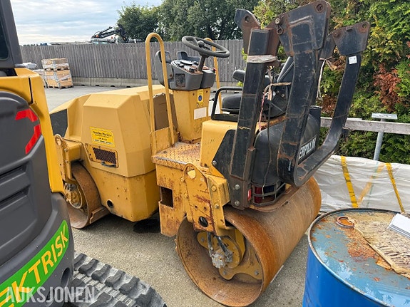 Cat CB224D 4 of 5