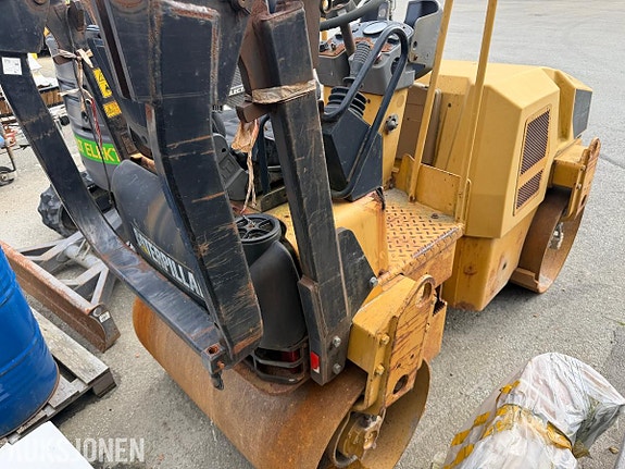 Cat CB224D 5 of 5