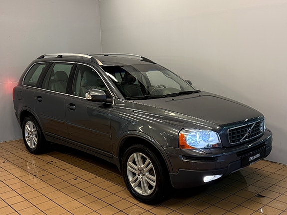 Volvo XC90 2 of 5