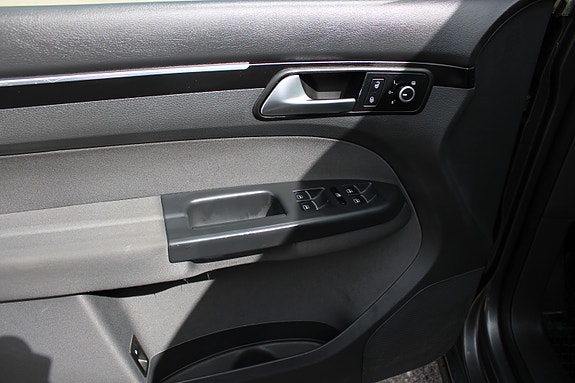 Volkswagen Touran 9 of 30