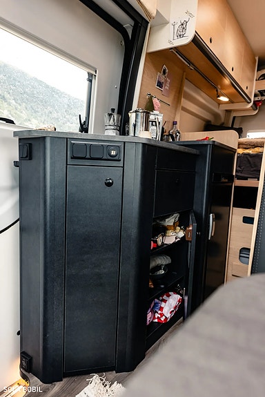 Sunlight Cliff 590 4x4 Green Trek - HENGERFESTE | FIREHJULSTREKK | TRUMA COMBI 6E Bi-xenon 8 of 30