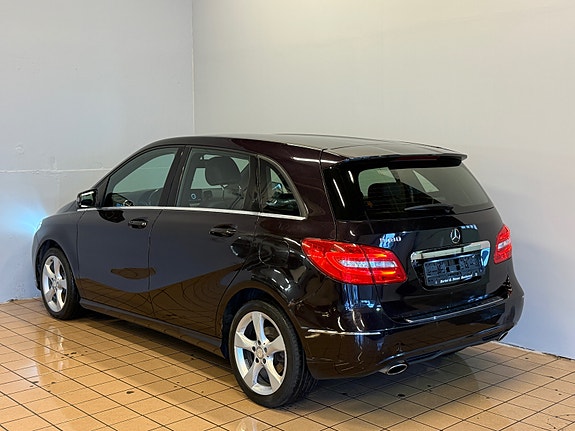 Mercedes-Benz B180 11 of 30