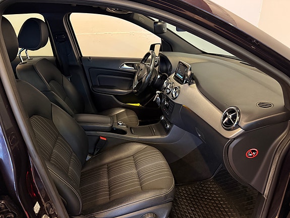 Mercedes-Benz B180 19 of 30