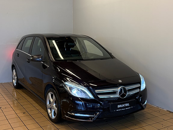 Mercedes-Benz B180 2 of 30
