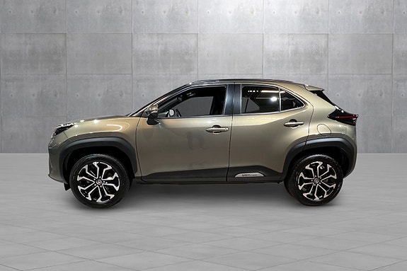 Toyota Yaris Cross 2 of 5