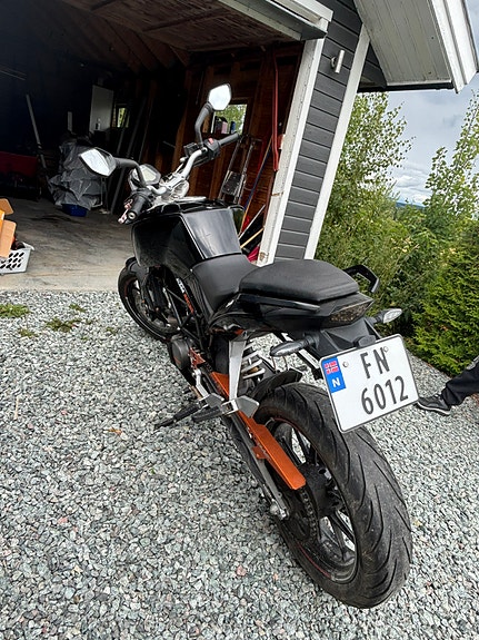 KTM 125 Duke 2 of 5