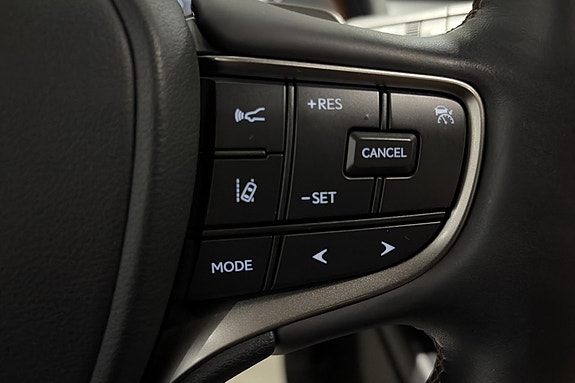 Lexus UX300e 13 of 20