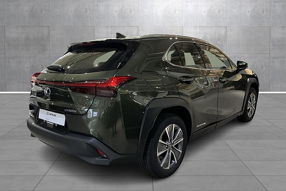 Lexus UX300e 4 of 5