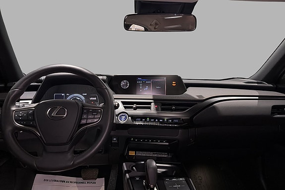 Lexus UX300e 8 of 20