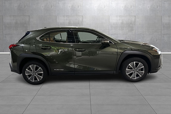 Lexus UX300e 5 of 5