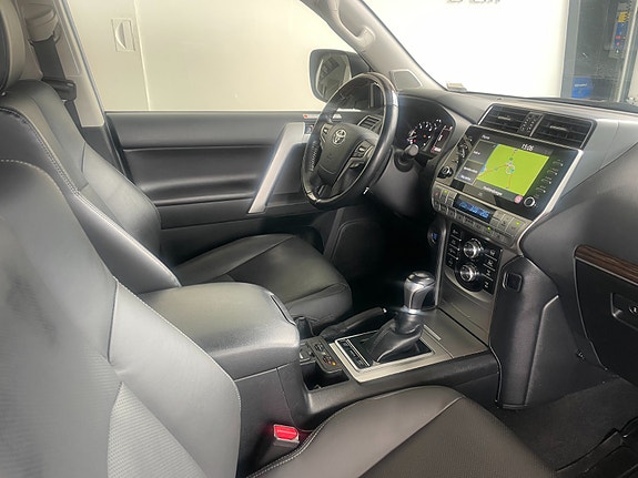 Toyota Land Cruiser 8 of 18