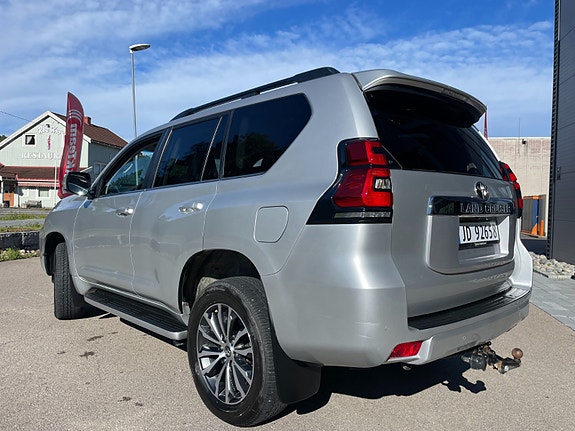 Toyota Land Cruiser 2 of 18