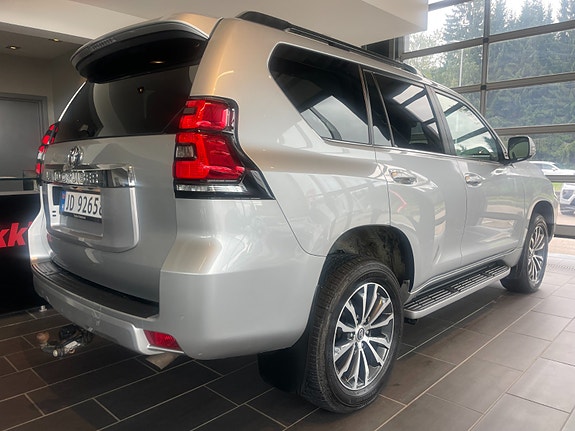 Toyota Land Cruiser 9 of 18