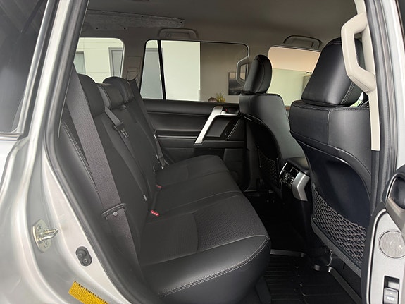 Toyota Land Cruiser 16 of 18