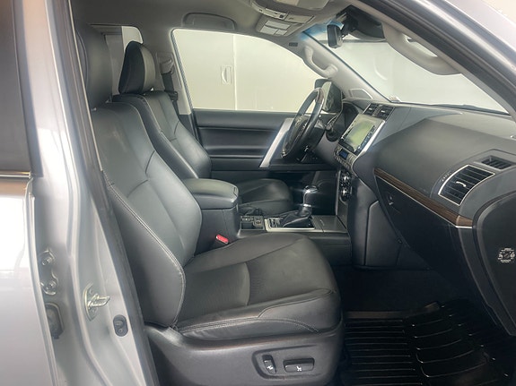 Toyota Land Cruiser 11 of 18