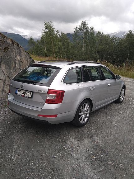Skoda Octavia 3 of 5
