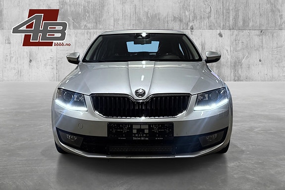 Skoda Octavia 2 of 5