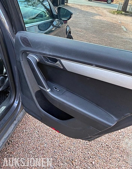 Volkswagen Passat 13 of 30