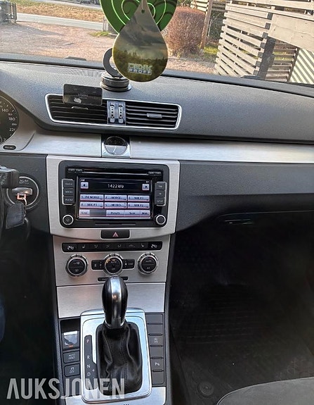 Volkswagen Passat 26 of 30