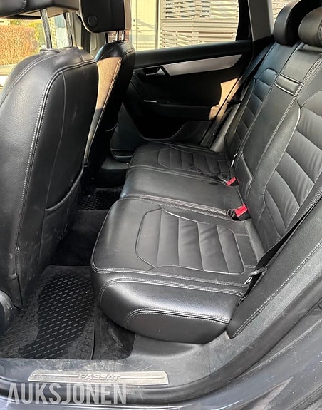 Volkswagen Passat 14 of 30