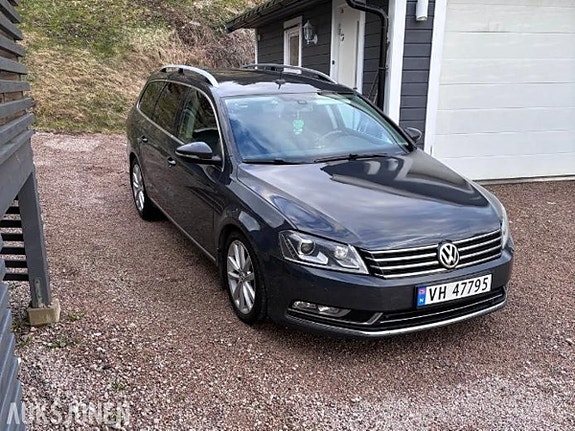 Volkswagen Passat 2 of 5