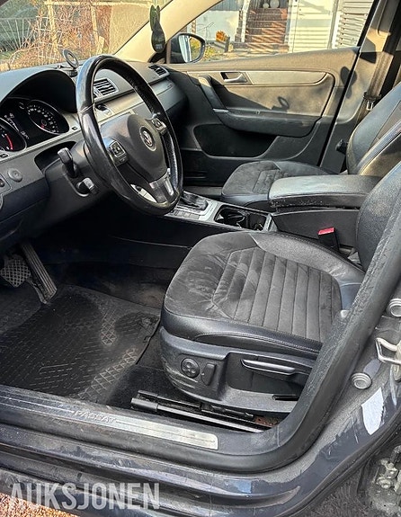 Volkswagen Passat 16 of 30