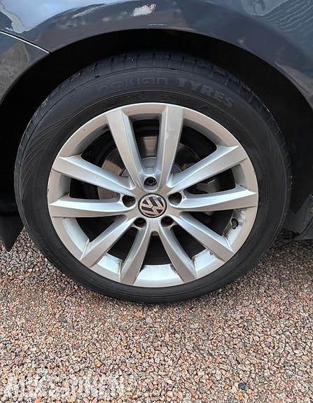 Volkswagen Passat 18 of 30
