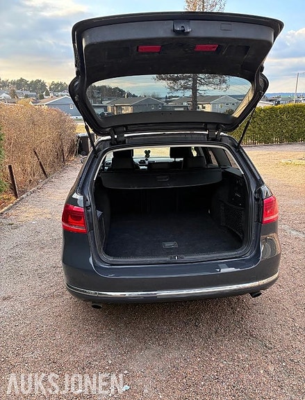 Volkswagen Passat 9 of 30
