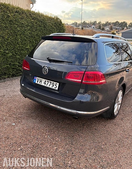 Volkswagen Passat 10 of 30