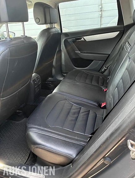 Volkswagen Passat 19 of 30