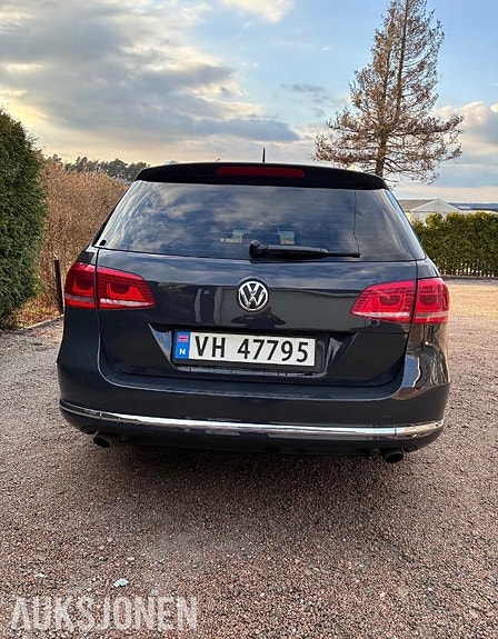 Volkswagen Passat 23 of 30