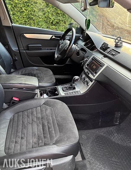 Volkswagen Passat 12 of 30