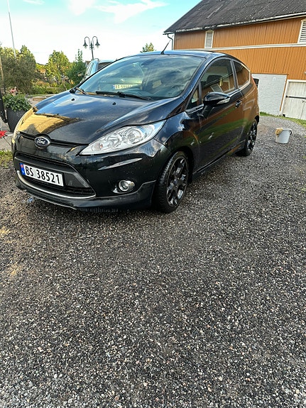 Ford Fiesta 3 of 5