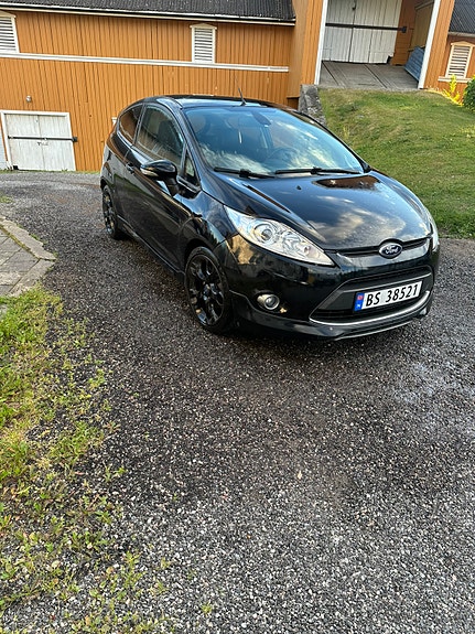 Ford Fiesta 2 of 5