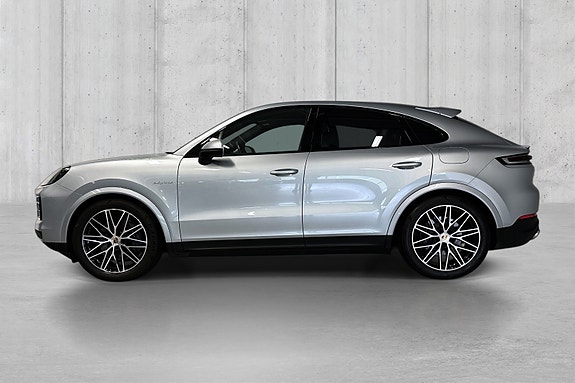 Porsche Cayenne 4 of 5